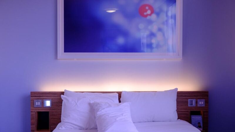 Jak ukryć łóżko w małej przestrzeni? Praktyczne rozwiązania dla każdego wnętrza