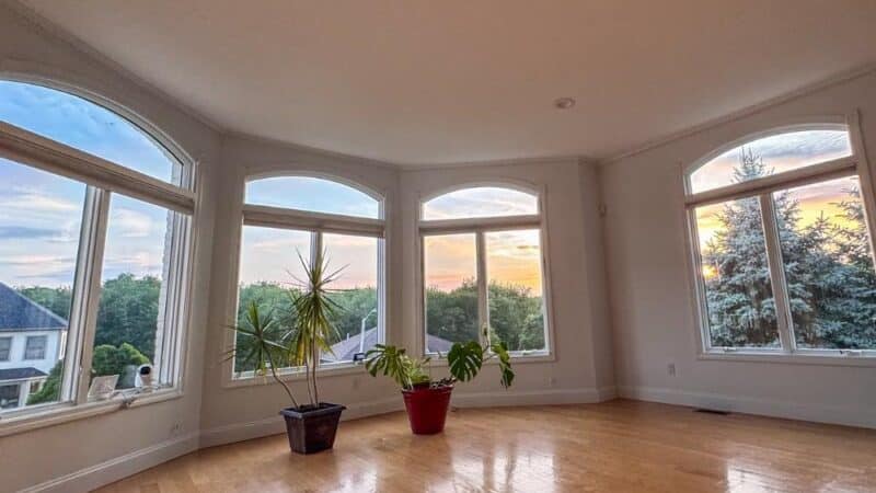 Czy rolety dzień-noc sprawdzają się w salonach?