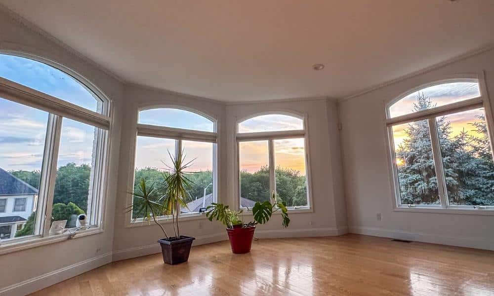 Czy rolety dzień-noc sprawdzają się w salonach?