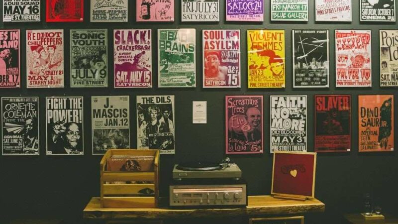 Jak dobrać obrazy do salonu? Praktyczny przewodnik