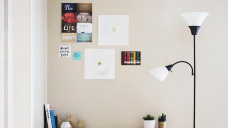 Jak stworzyć galerię ścienną w domu? Praktyczny przewodnik krok po kroku